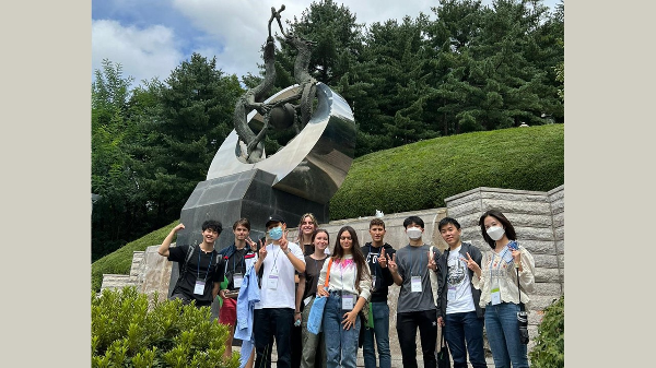 新加坡南洋理工学院的教师拥有丰富的学术和实践经验